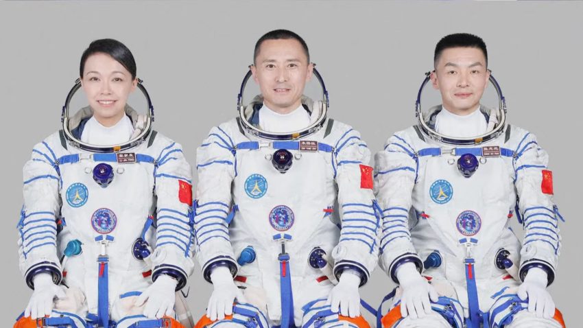 La misión Shenzhou 23 despegó desde el desierto del Gobi con tres astronautas a bordo