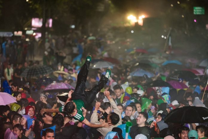 Más de 800 mil personas se reunieron en las inmediaciones del Ángel de la Independencia para seguir el partido entre México
