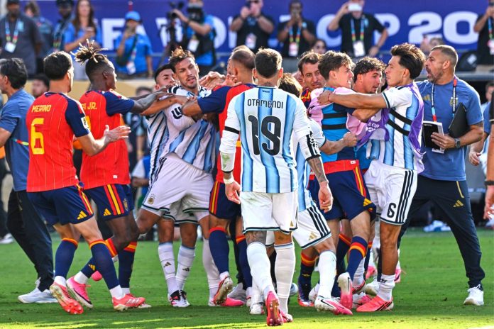 La FIFA abrió una investigación contra la Asociación del Fútbol Argentino (AFA) por diversos incidentes registrados durante la Copa Mundial 2026