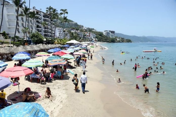 Puerto Vallarta mantiene una alerta en Playa del Cuale