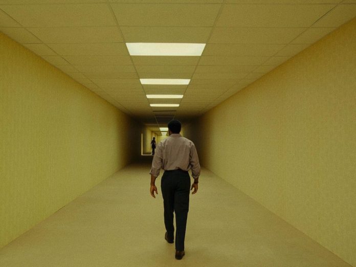 Backrooms expande su historia con escenas inéditas